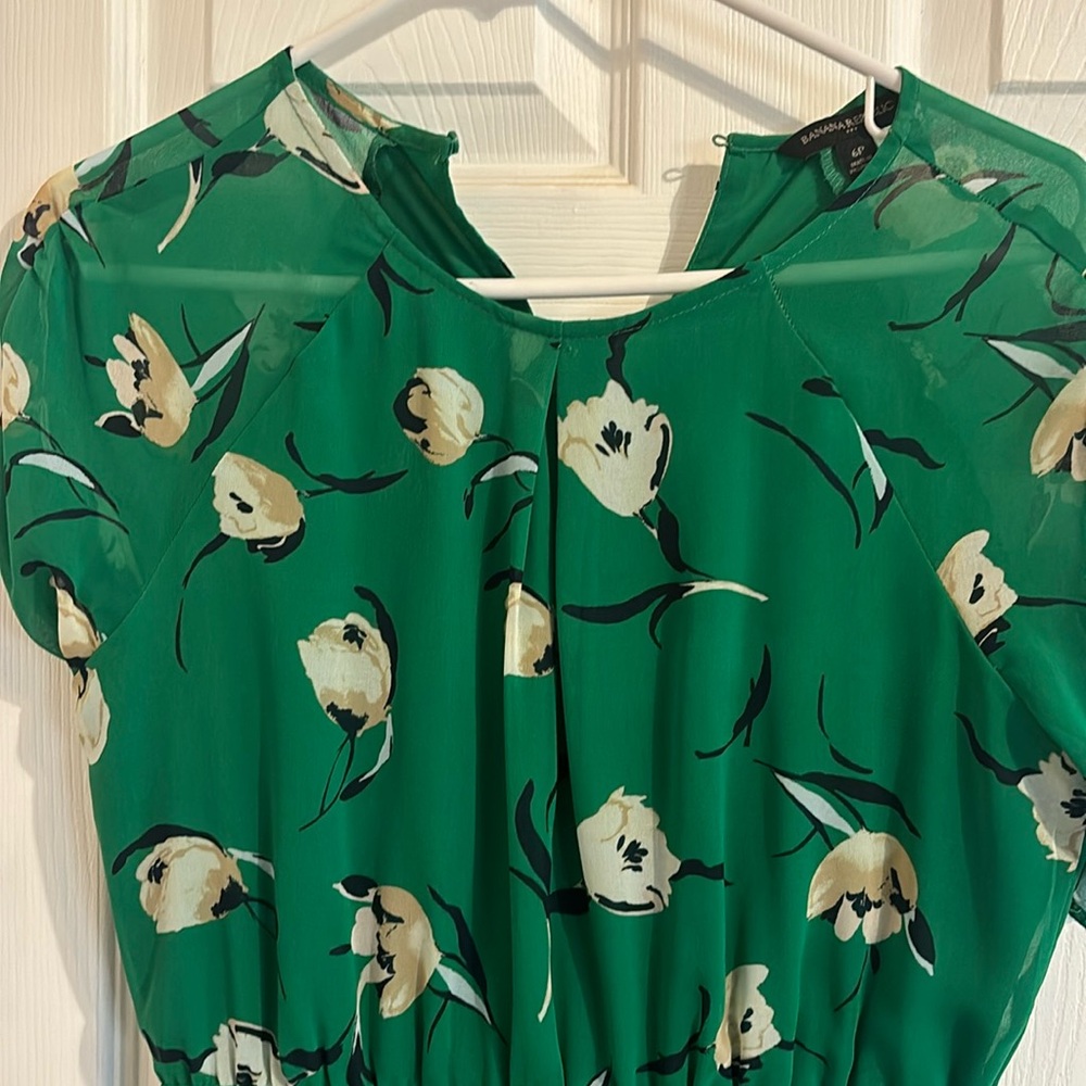 Floral, short sleeve, asymmetrical hem, Banana Republic dress. Size 6P.